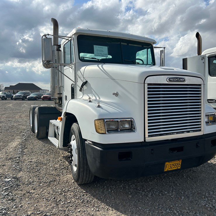 #39248 • 2000 Freightliner FD1 T/A Single Cab Truck Tractor 1FUY3MCB2YLB03327