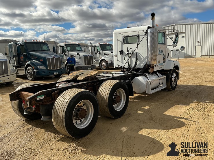 1999-freightliner-fld112-image-5