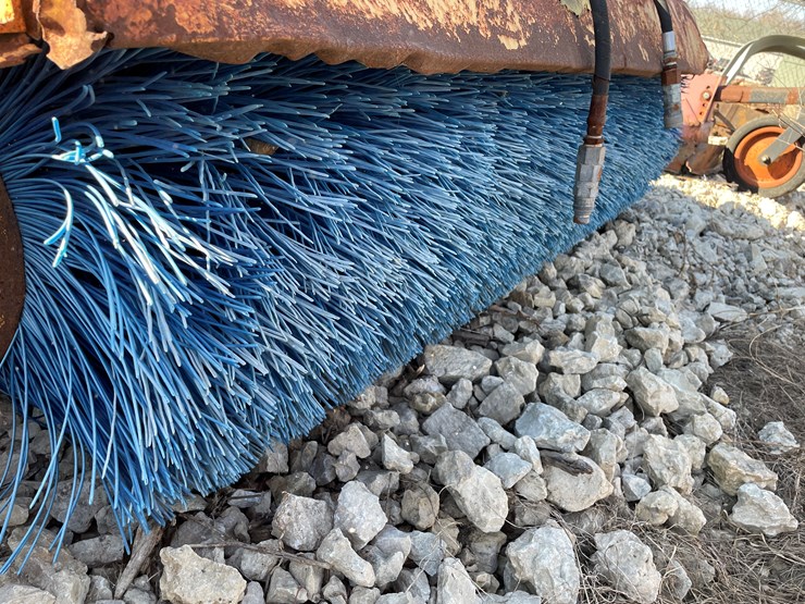 #6099-•-universal-mount-6'-mb-sweeper-image-3