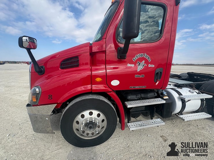 2015-freightliner-cascadia-113-image-14