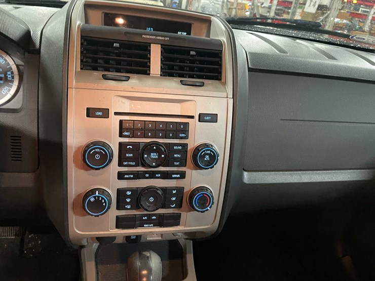 2011-ford-escape-image-16