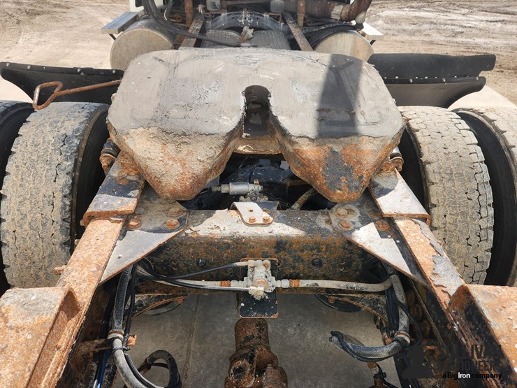 2003-freightliner-columbia-120-image-10