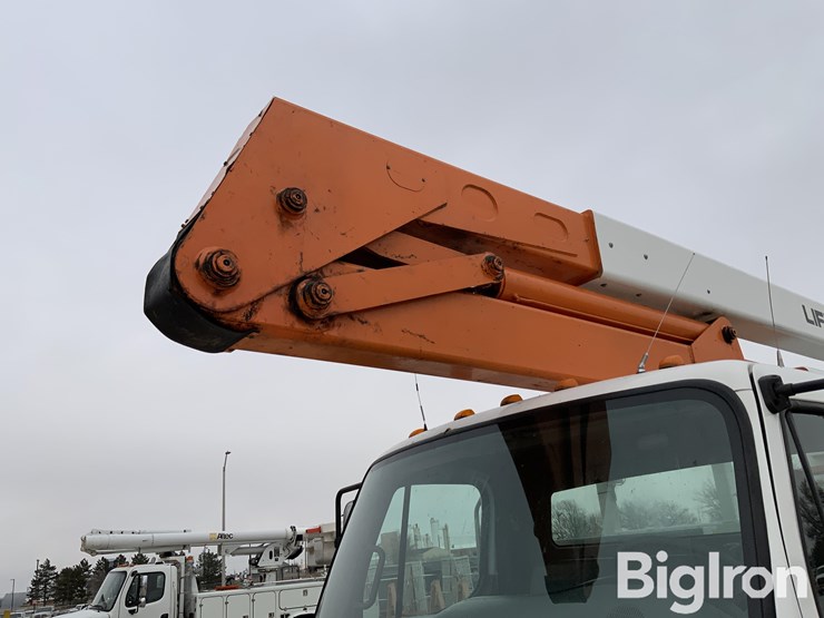 2006-freightliner-m2-106-image-14