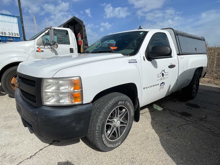 #1429-•-2008-white-chevy-silverado-(has-wi-title)-(of)-image-6