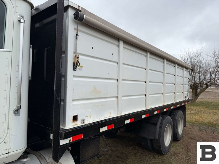 2001-international-9200-image-27