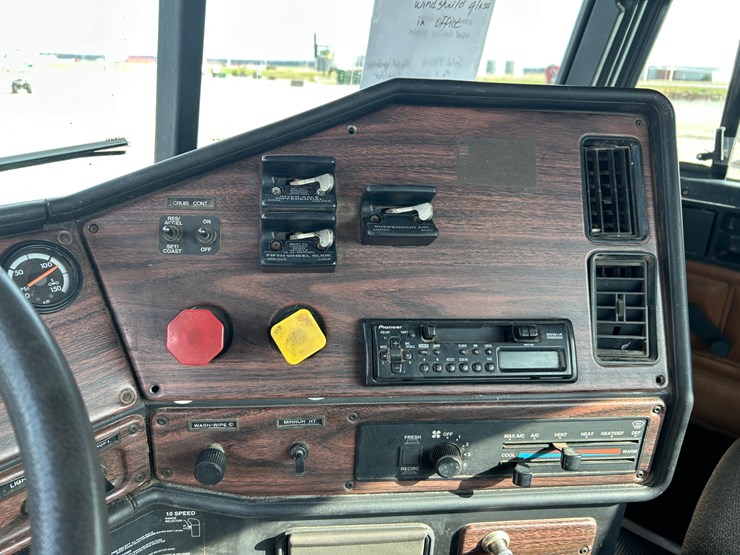 #39248-•-2000-freightliner-fd1-t/a-single-cab-truck-tractor-1fuy3mcb2ylb03327-image-54