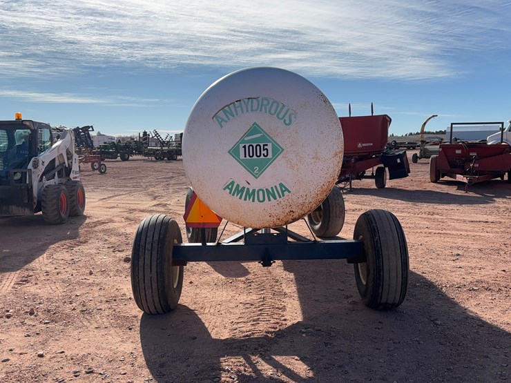 anhydrous-tank-with-trailer-image-6