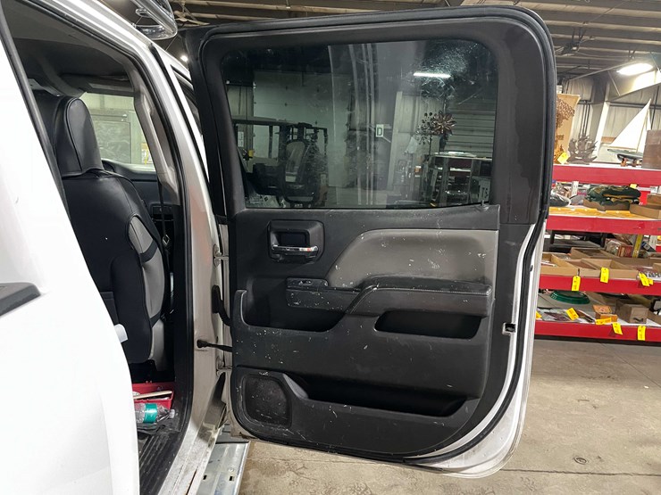 2015-chevrolet-silverado-2500hd-image-23