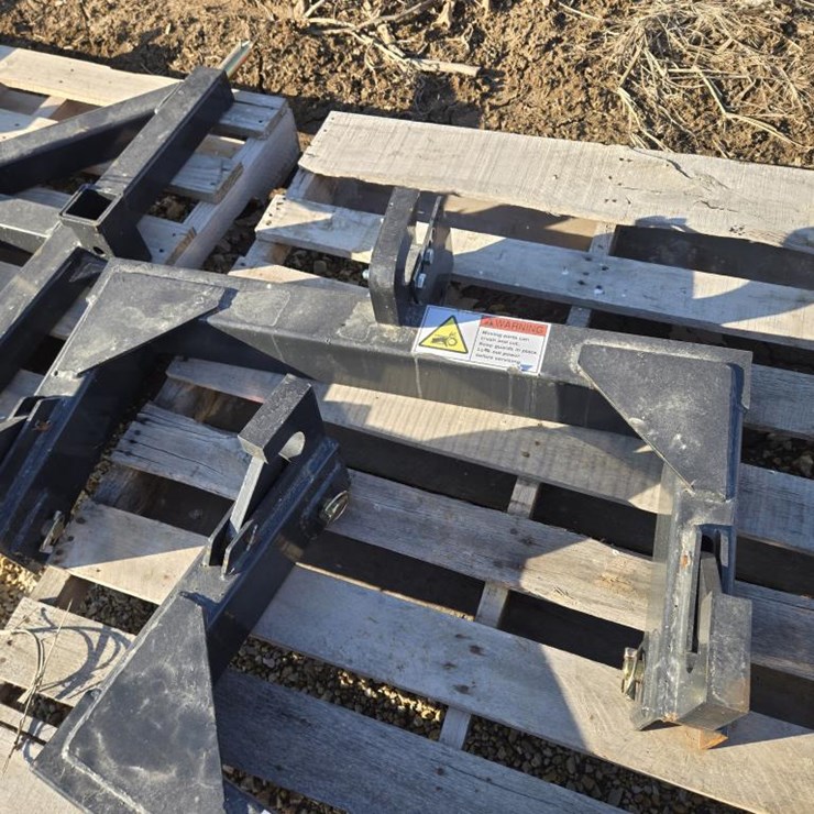 #8065 • NEW WOLVERINE CAT 1 3PT QUICK HITCH