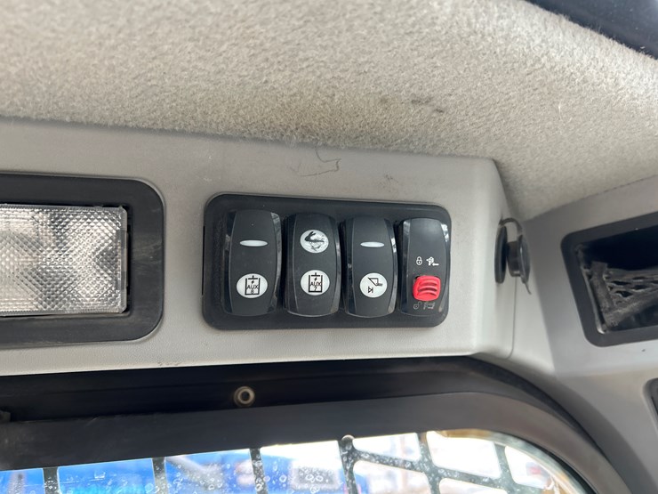 caterpillar-262d-image-49