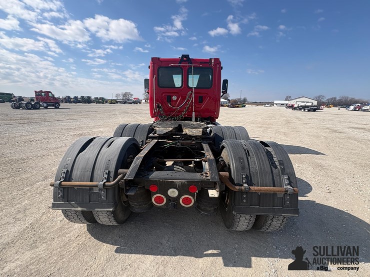 2015-freightliner-cascadia-113-image-6
