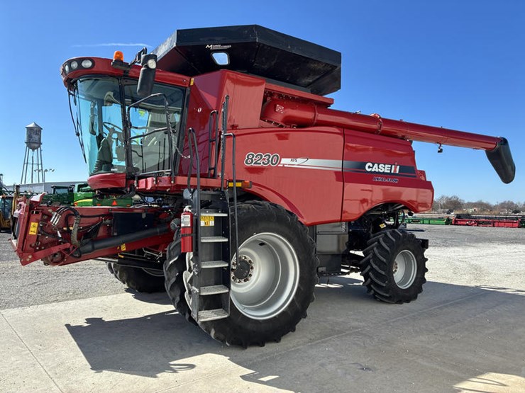 2012-case-ih-8230-image-11