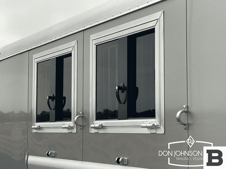 2024-featherlite-9400-72pt-2-h-horse-trailer-image-11