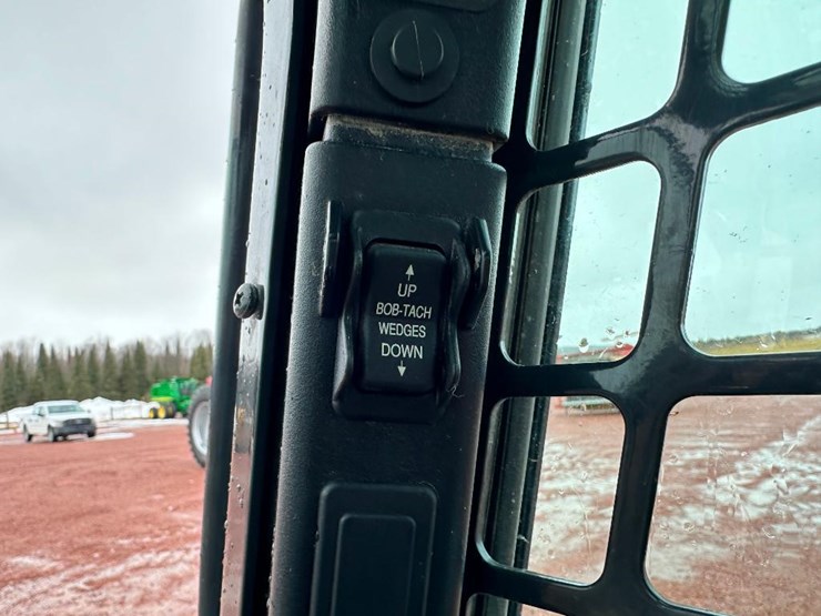 2015-bobcat-t590-image-47