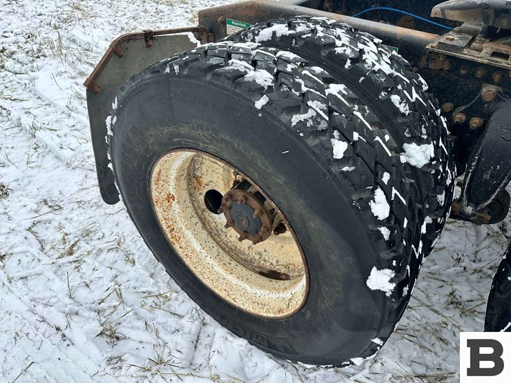 1999-freightliner-fld120-image-57