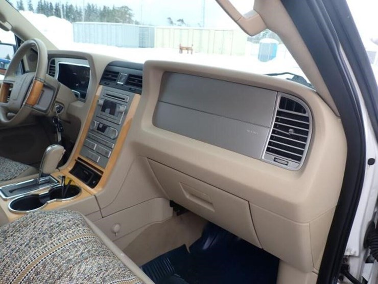 2009-lincoln-navigator-image-35