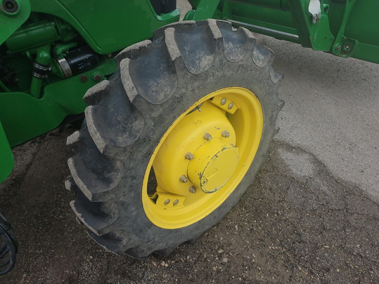 2011-john-deere-5045e-image-13