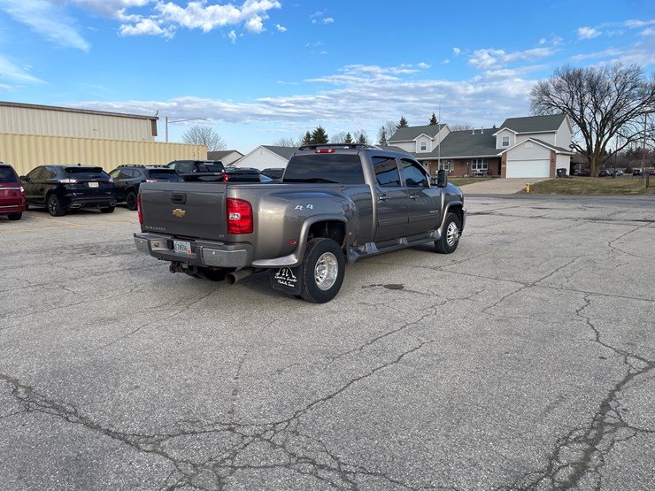 2012-chevrolet-3500hd-image-5