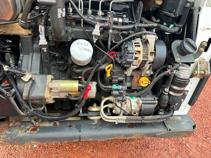 2015-bobcat-t590-image-35