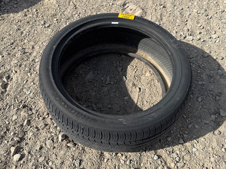 #2807-•-(1)-235/40r19-tire-inv#-2807-image-2