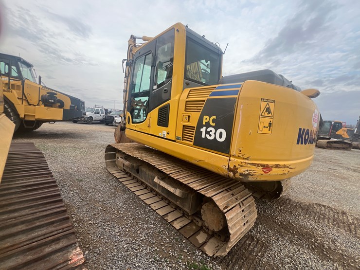 2011-komatsu-pc130-8-image-4