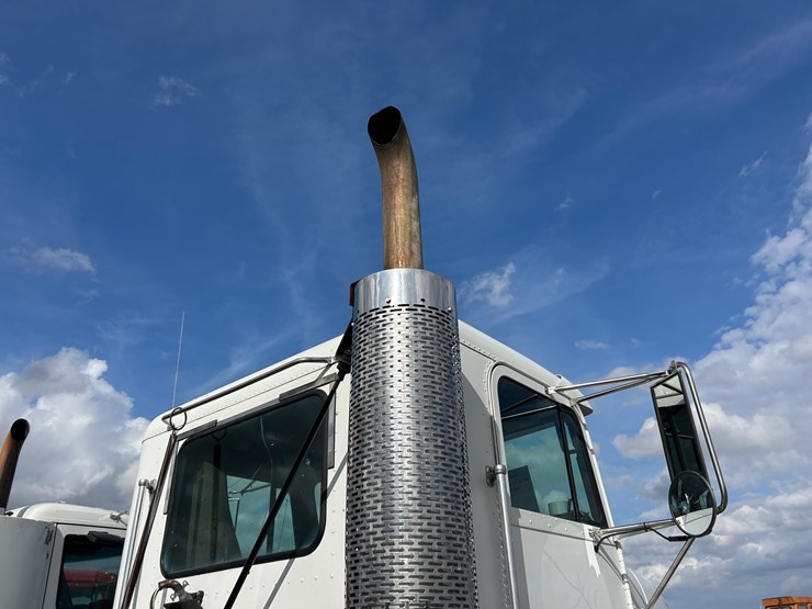 #39248-•-2000-freightliner-fd1-t/a-single-cab-truck-tractor-1fuy3mcb2ylb03327-image-14