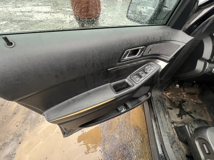 2018-ford-explorer-image-23