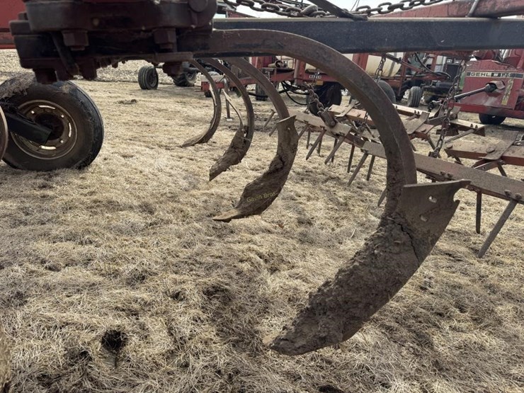 brillion-7-shank-chisel-plow-image-11