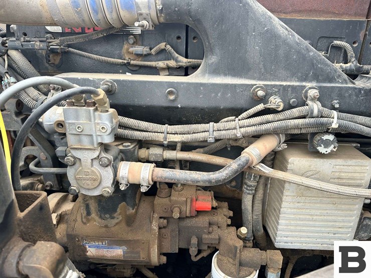 1999-freightliner-fld120-image-17