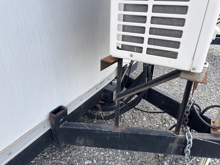 #38234-•-2012-comforts-of-home-22'-t/a-(3)-stall-mobile-shower-&-bathroom-4c9tn2225cm081303-inv#-38234-image-18