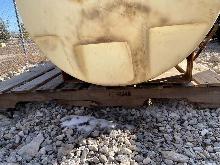 #6105-•-poly-tank-on-frame-image-7