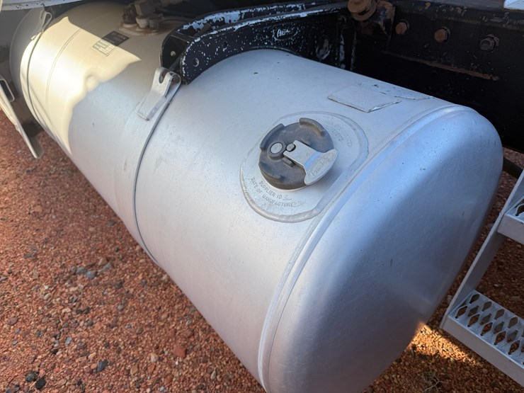 1993-peterbilt-377-image-60