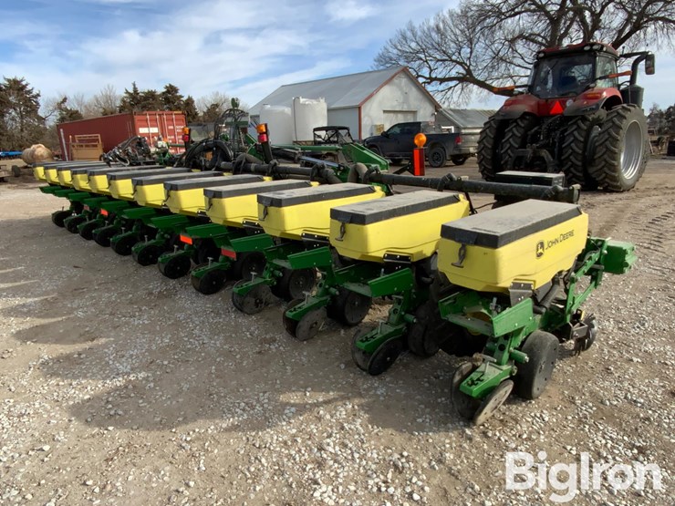 2018-john-deere-1725-image-5