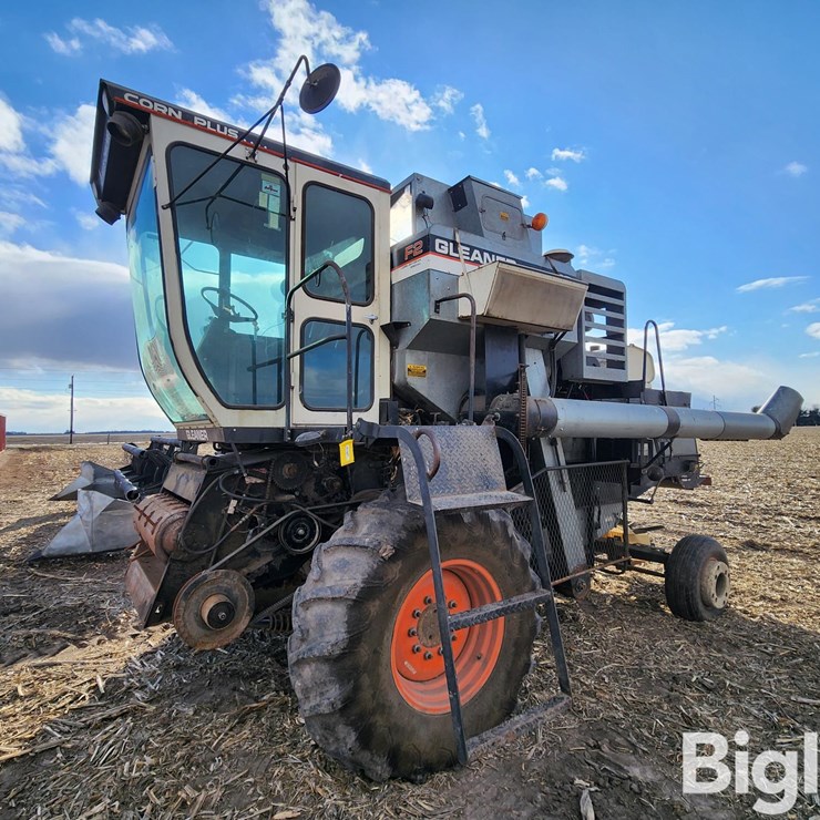 1980 GLEANER F2