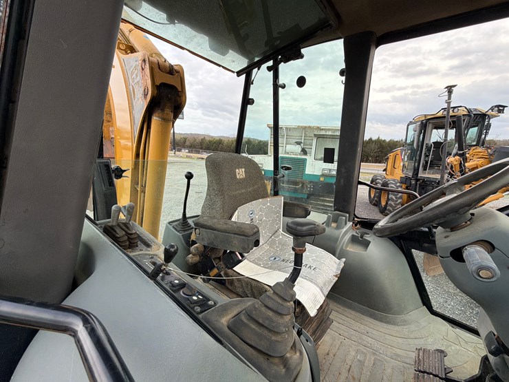 caterpillar-416d-image-13