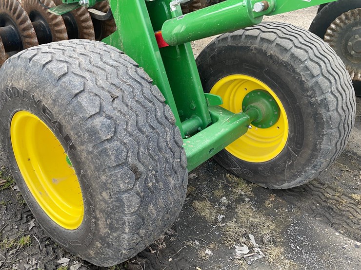 2022-john-deere-2660vt-image-13