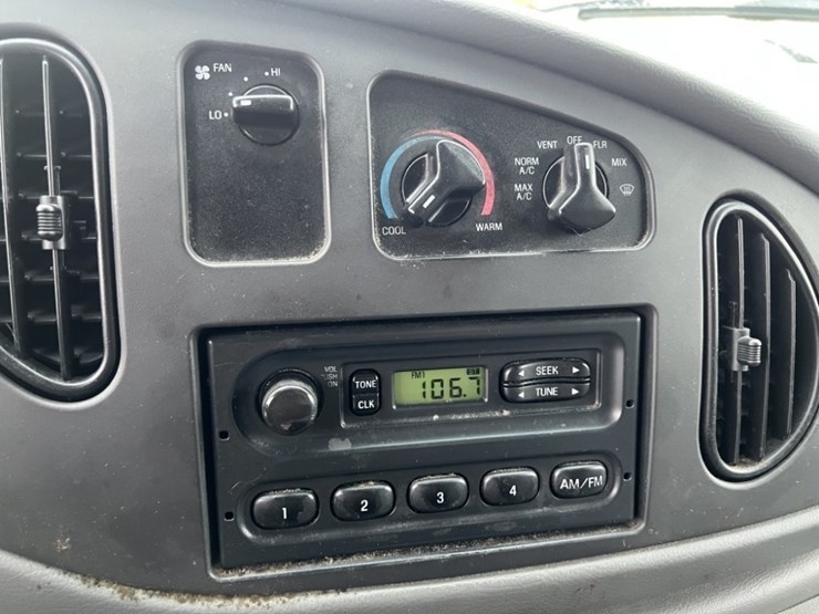 2008-ford-e350-image-27