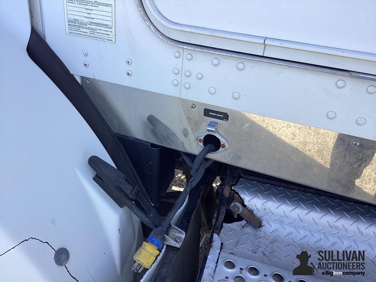 2011-kenworth-t800-image-11