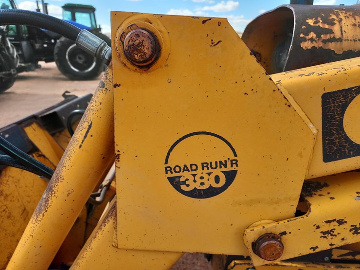 case-380-roadrunner-tractor-with-case-436-loader-image-8