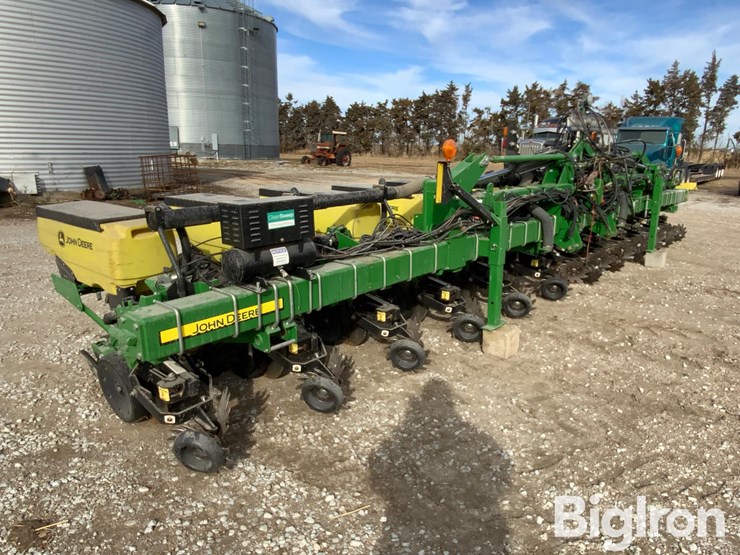 2018-john-deere-1725-image-3