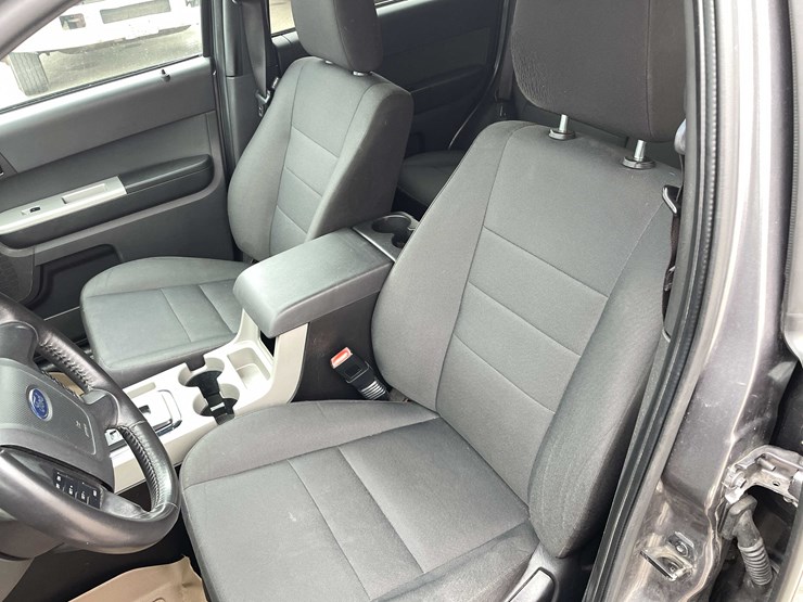 2011-ford-escape-image-50