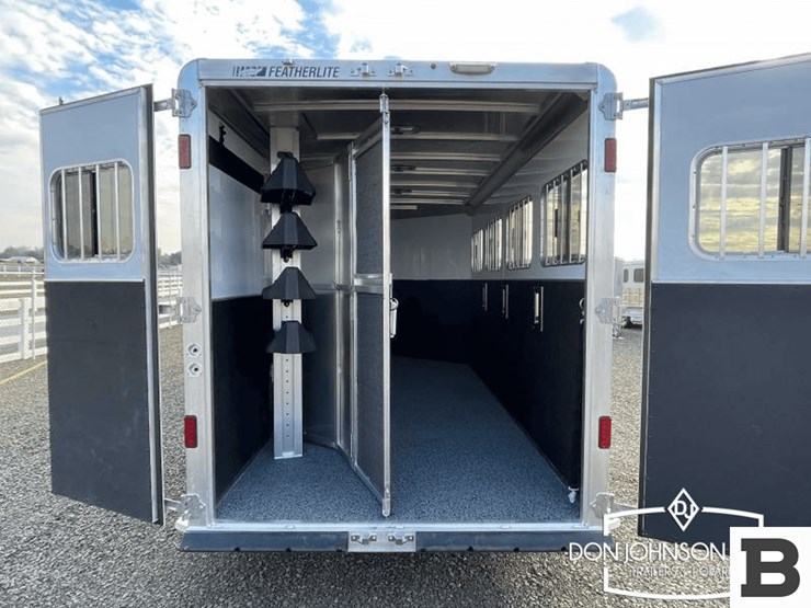 2024-featherlite-9600-7450-4-h-gooseneck-horse-trailer-image-10