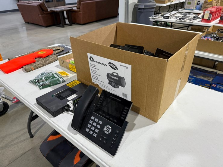 #34969-•-grandstream-phone-system-w/-(7)-phonesinv#-34969-image-1