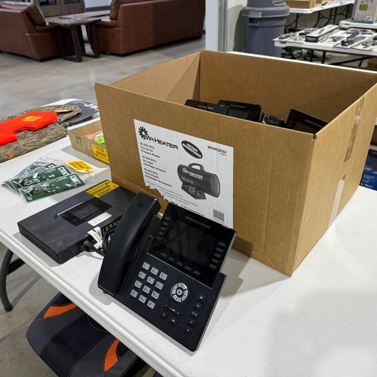 #34969 • Grandstream Phone System w/ (7) PhonesINV# 34969