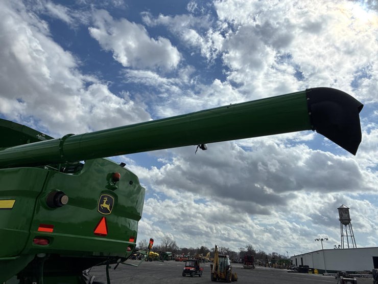 2013-john-deere-s680-image-19