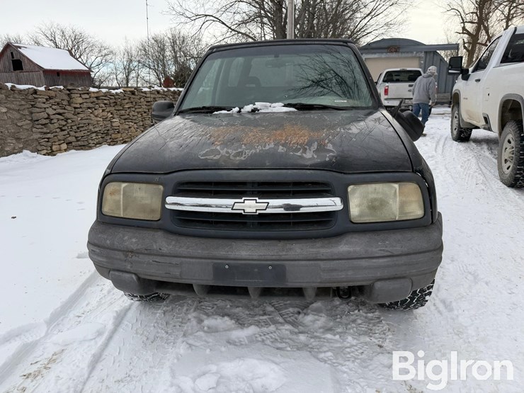 2003-chevrolet-tracker-image-2