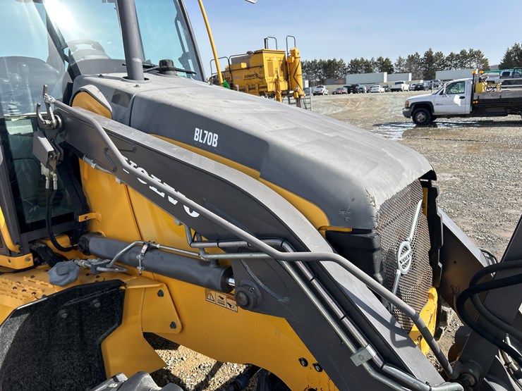 2012-volvo-bl70b-image-73