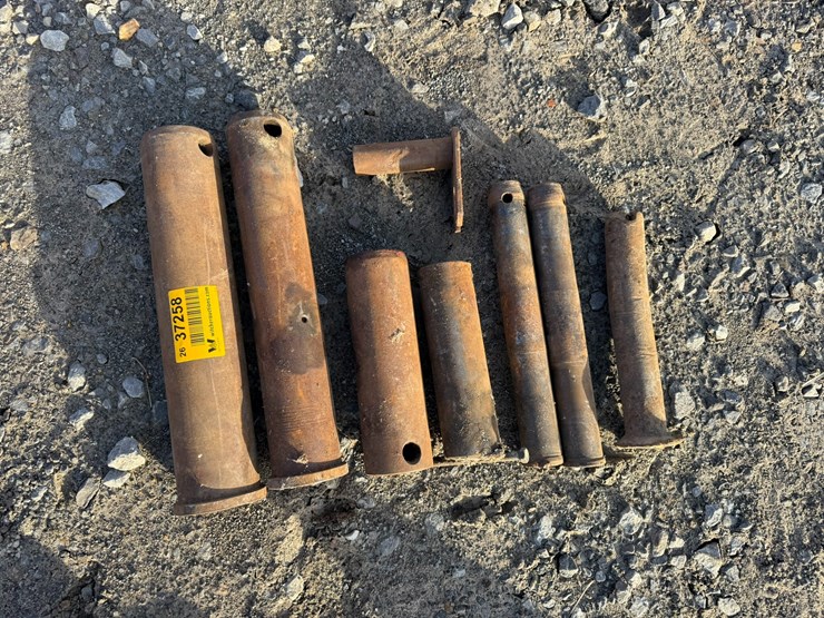 #37258-•-lot-of-excavator-pins-image-5