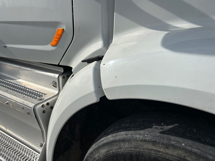 2016-peterbilt-579-image-11