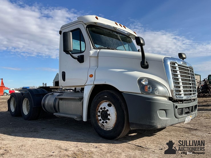 2016-freightliner-cascadia-125-image-3